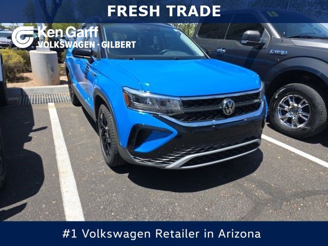Used 2023 Deep Black Volkswagen SE image 1
