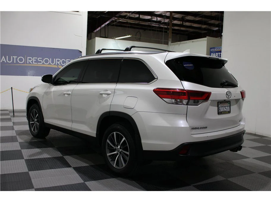 Used 2019 White Toyota XLE Sport Utility 4D image 6