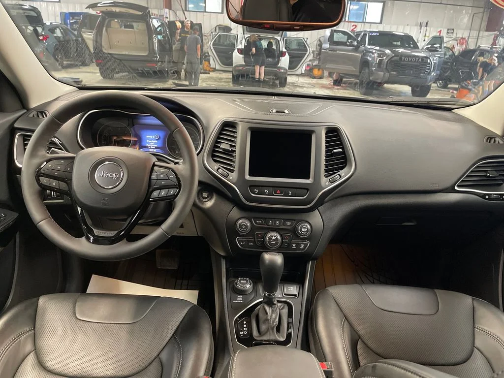 Used 2023 Gray Jeep Altitude image 18