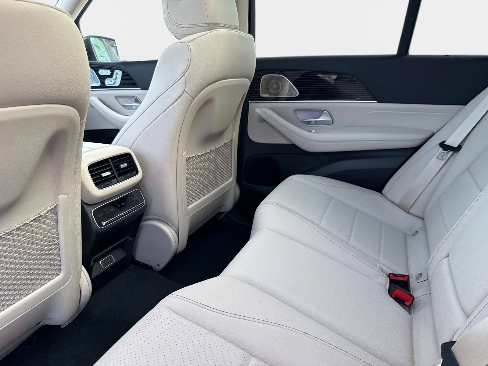 New 2026 Polar White Mercedes-Benz 350 4MATIC® SUV image 15