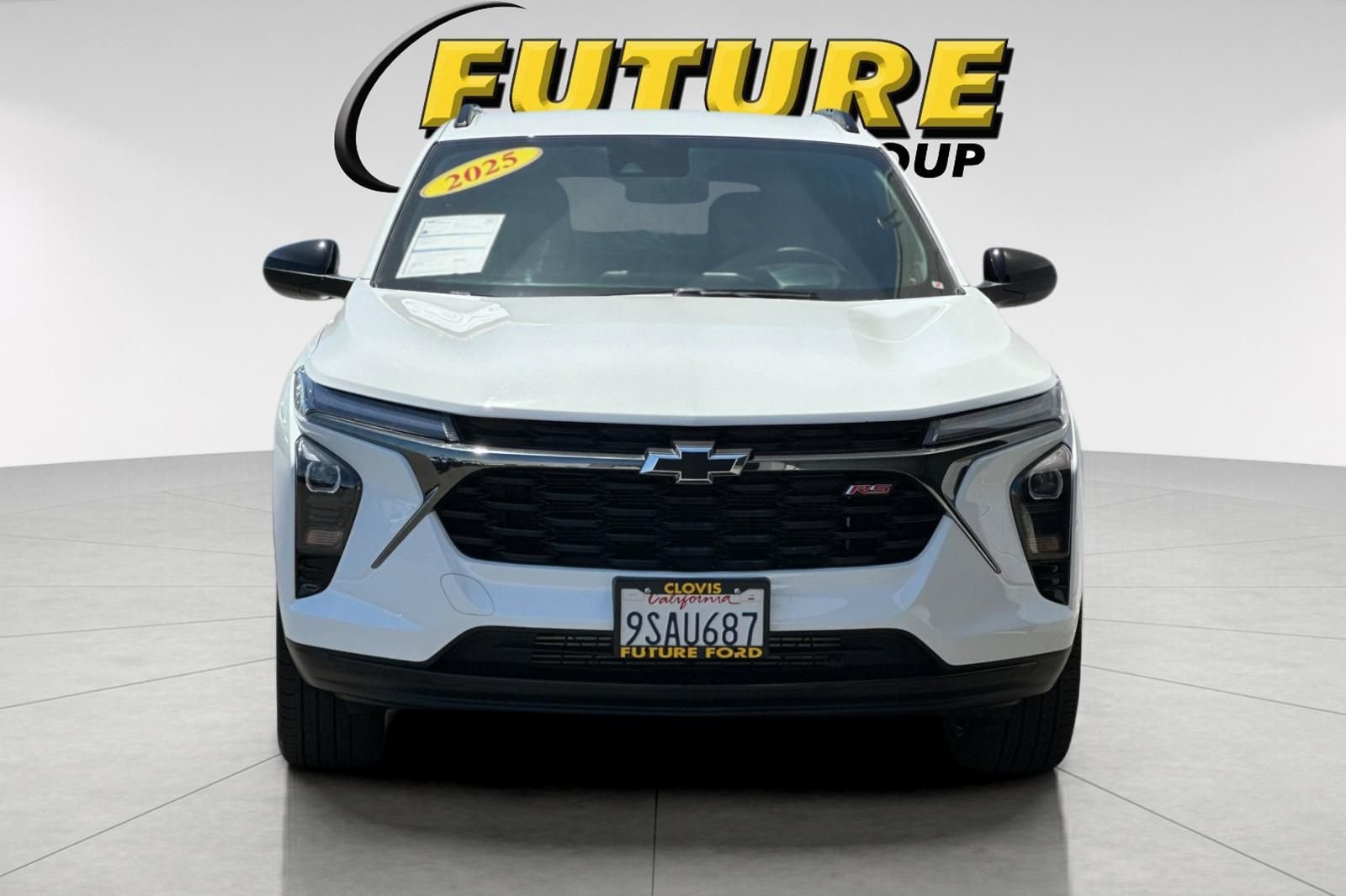 Used 2025 White Chevrolet 2RS image 8