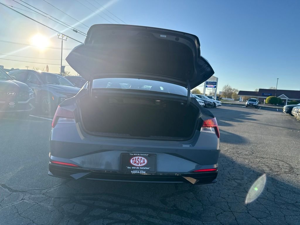 2021 Hyundai Elantra Limited - Photo 9