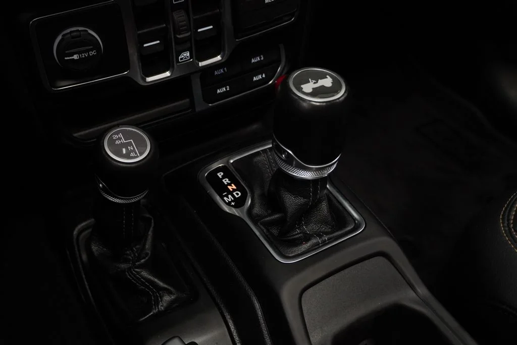 Used 2024 White Jeep Sahara image 33