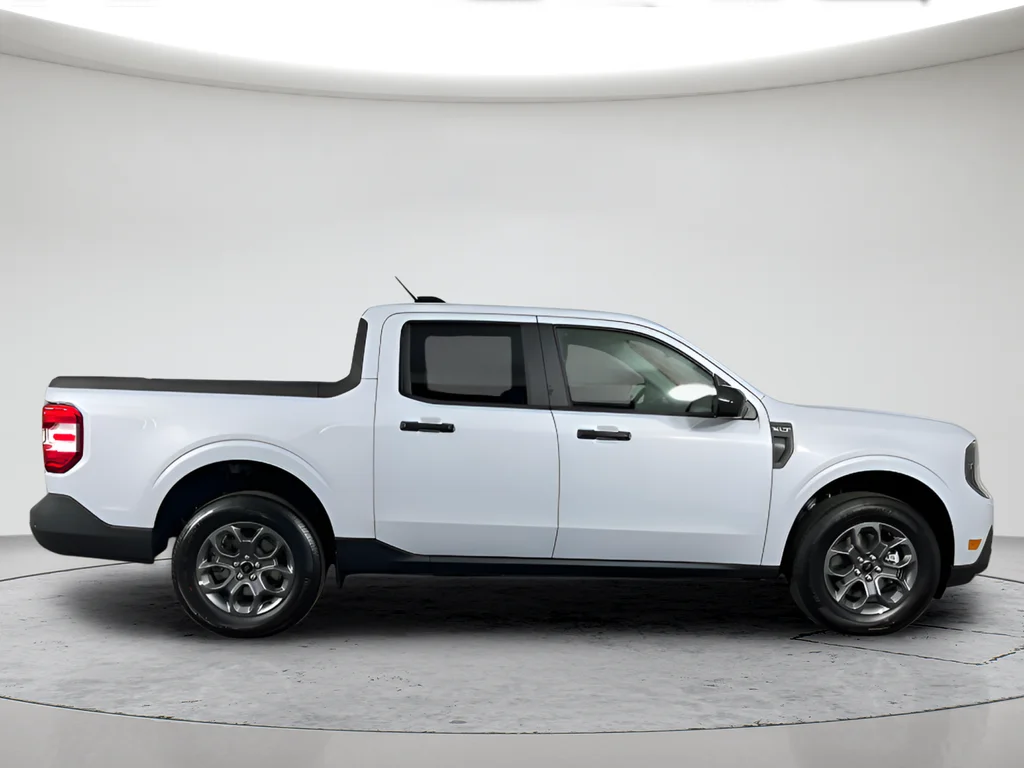 New 2026 White Ford XLT image 2