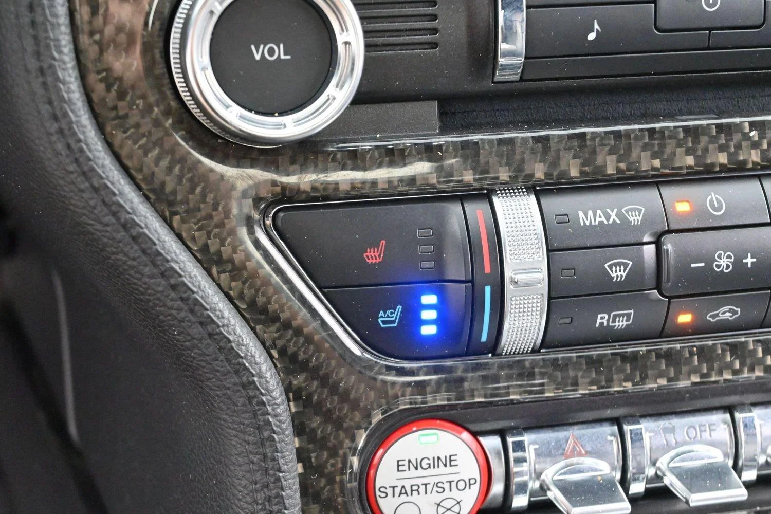 Used 2015 Oxford White Ford GT Premium image 26