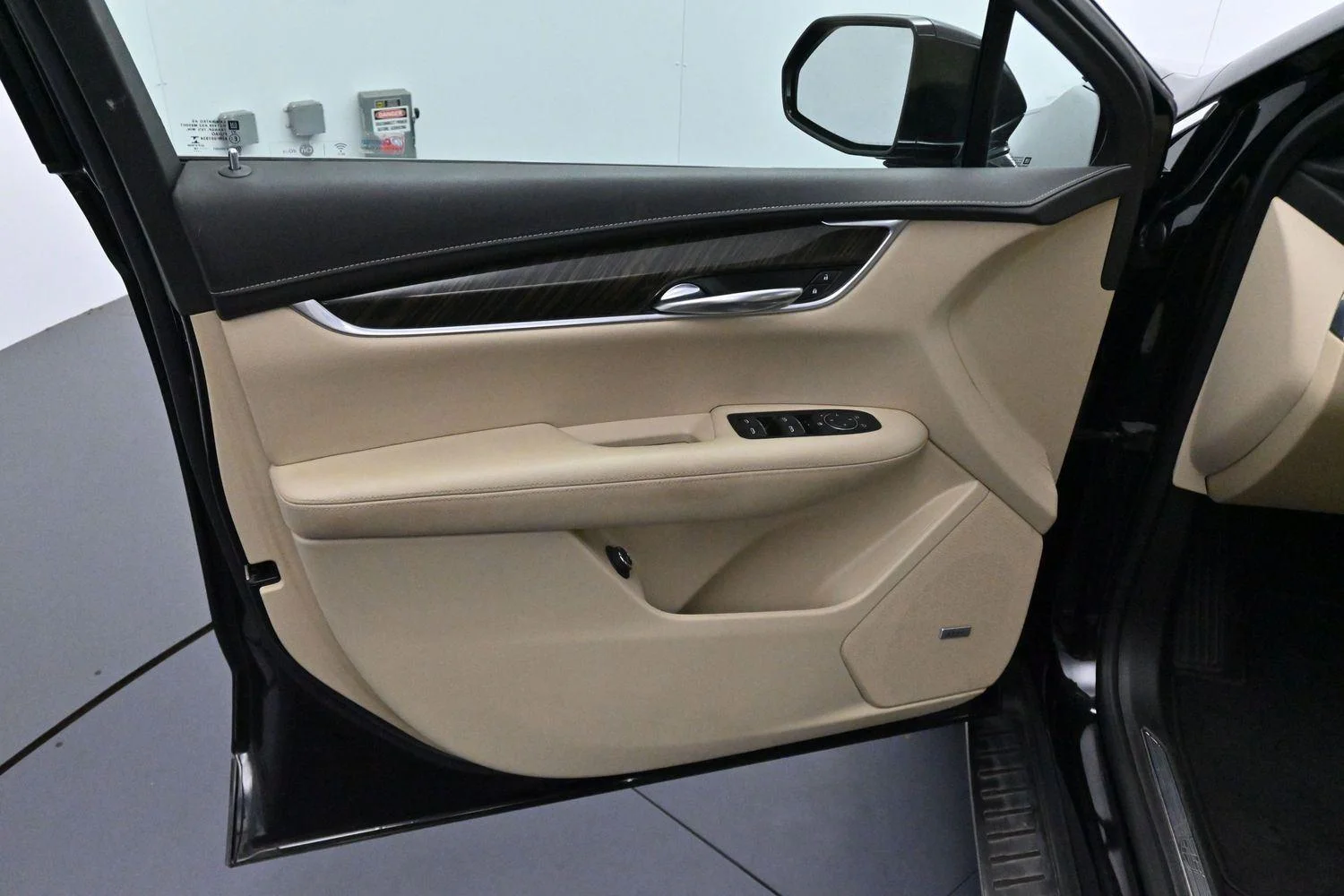 Used 2017 STELLAR BLACK METALLIC Cadillac FWD image 9