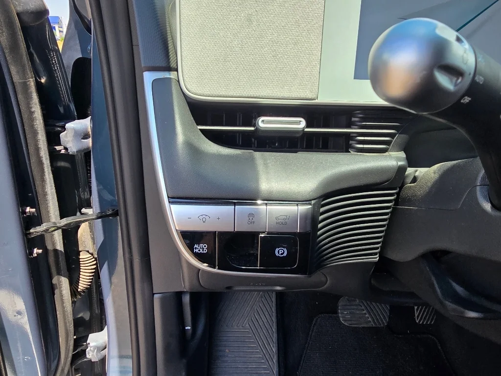 Used 2023 Digital Teal Hyundai Limited image 18