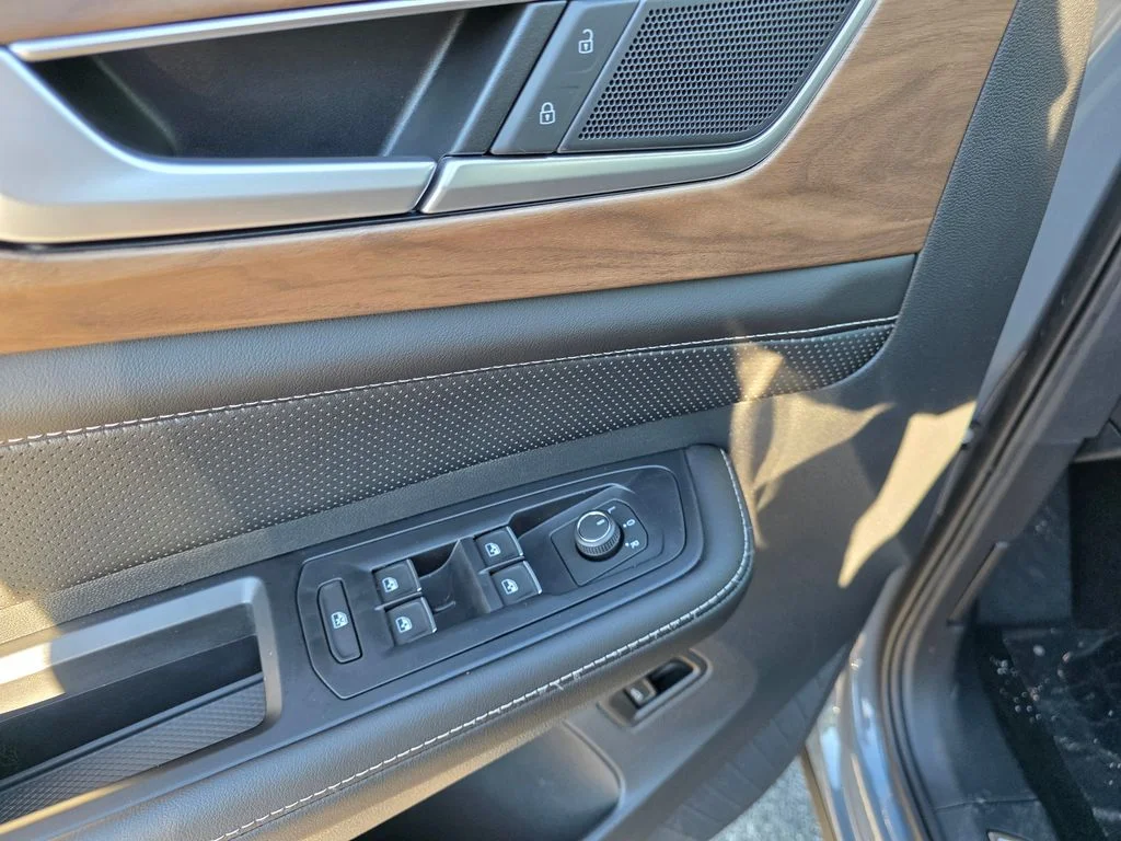 New 2026 Pure Gray Volkswagen 2.0T SE w/Technology image 8