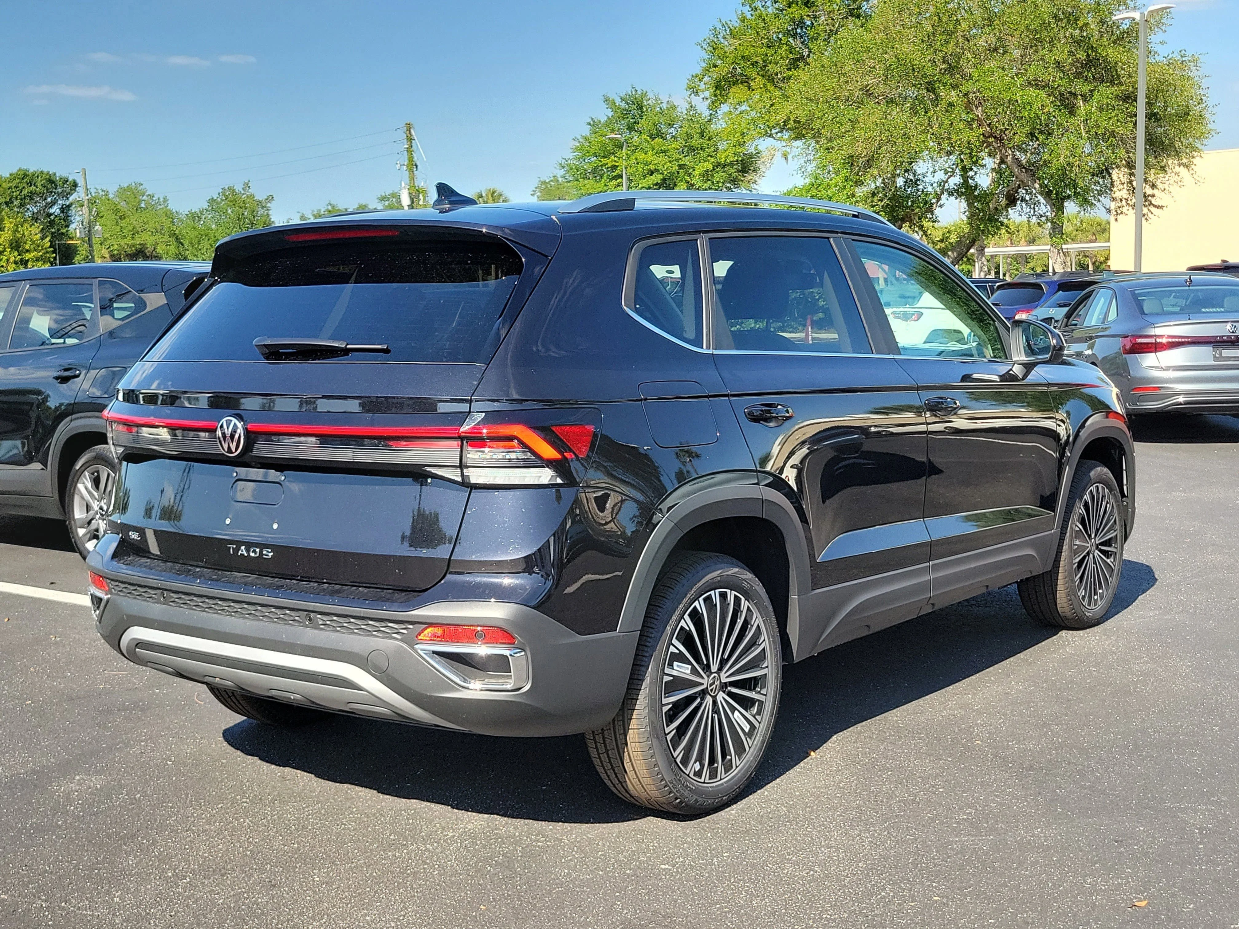 New 2026 Black Volkswagen 1.5T SE image 30