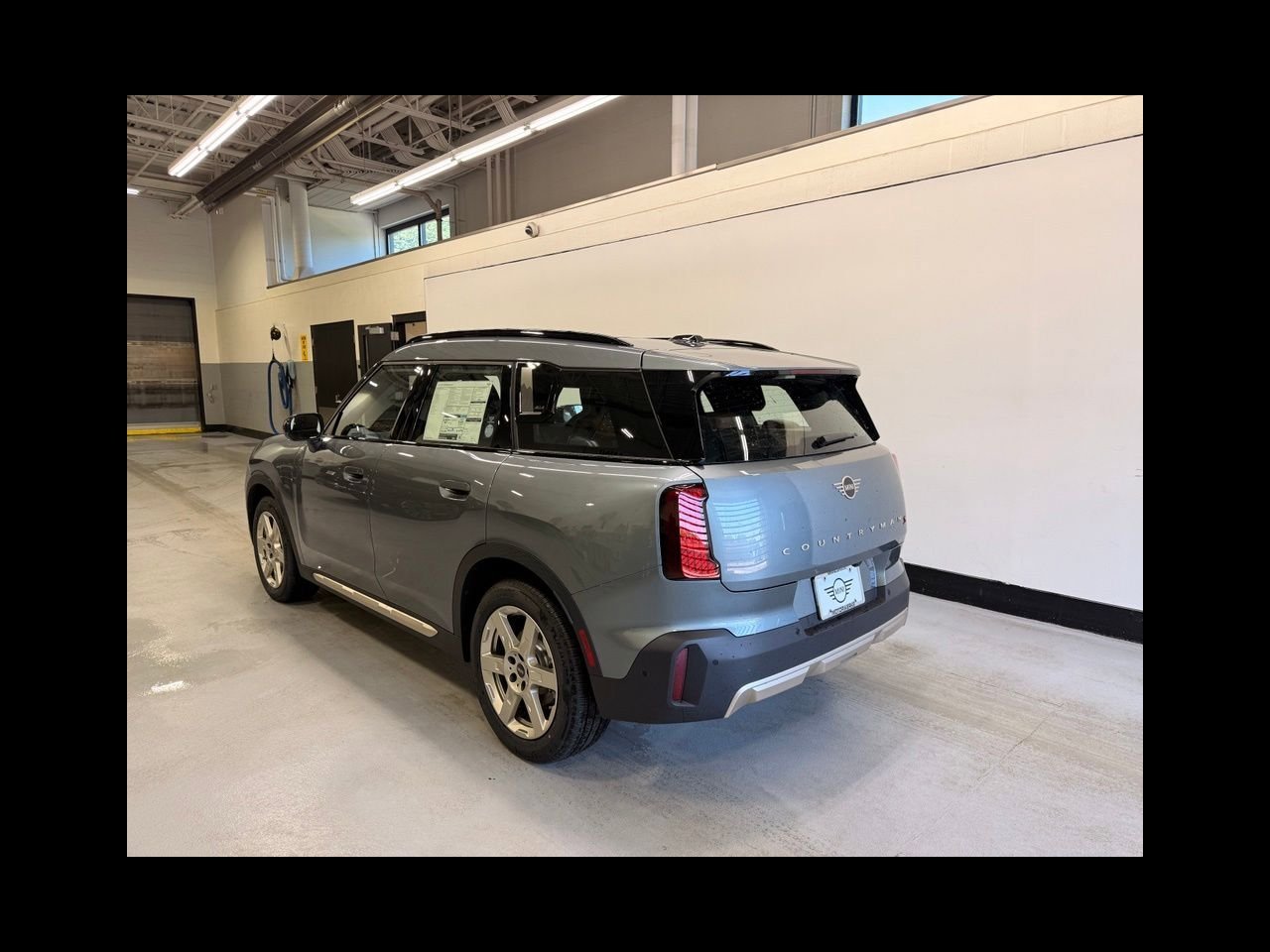 New 2027 Smokey Green Metallic MINI SIGNATURE PLUS image 3
