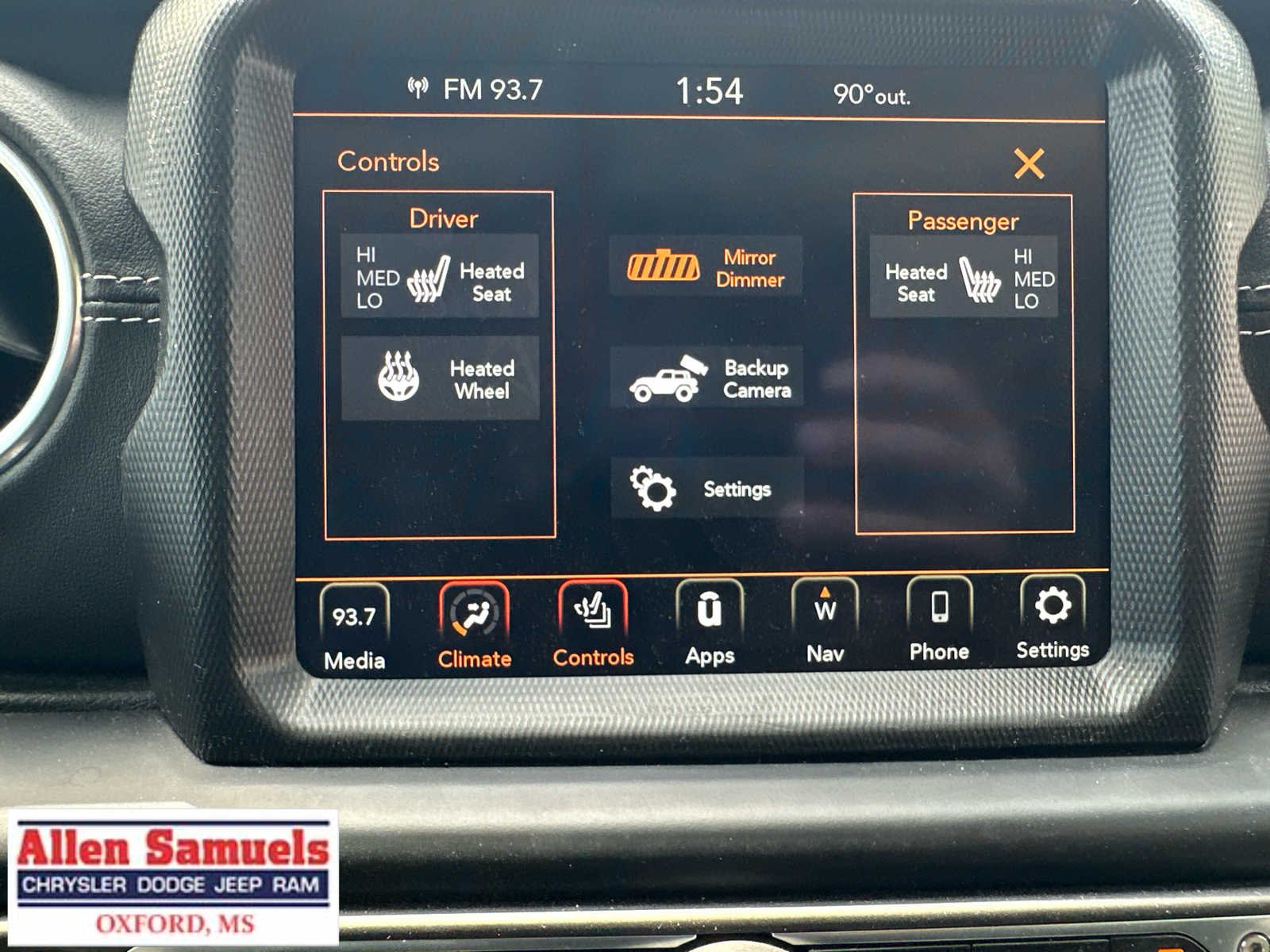 Used 2022 High Velocity Clearcoat Jeep Unlimited Sahara image 25