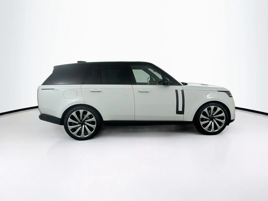 New 2026 White Land Rover SE image 4