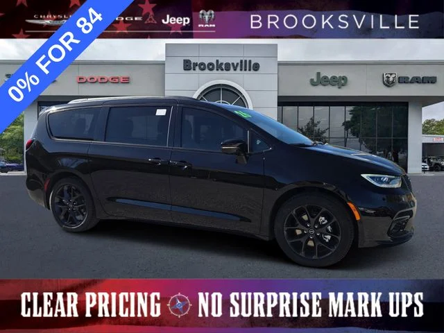 2026 Chrysler Pacifica Limited's photo