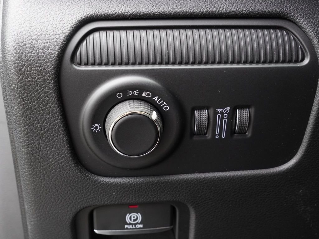 New 2026 Bright White Clear-Coat Exterior Paint Jeep Limited image 11