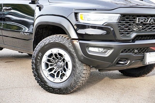 New 2026 Diamond Black Crystal Pearl-Coat Exterior Paint RAM RHO image 4