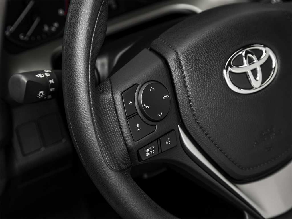 Used 2018 Silver Toyota LE image 47