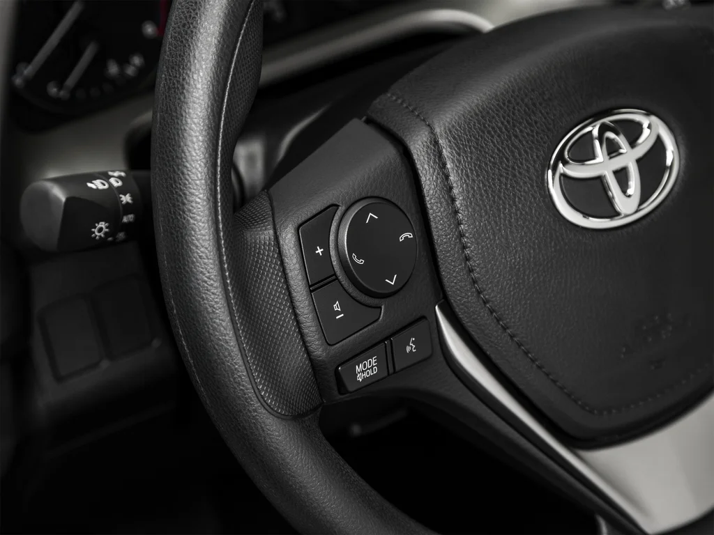 Used 2018 Silver Toyota LE image 47