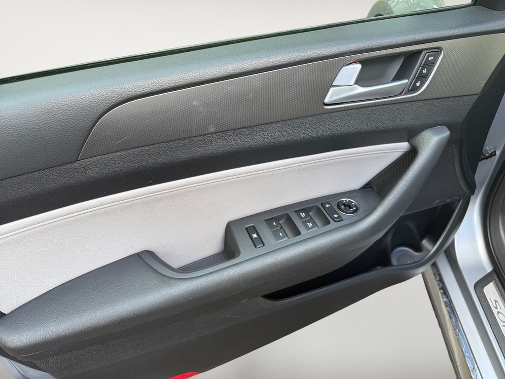 Used 2015 Gray Hyundai Limited image 10