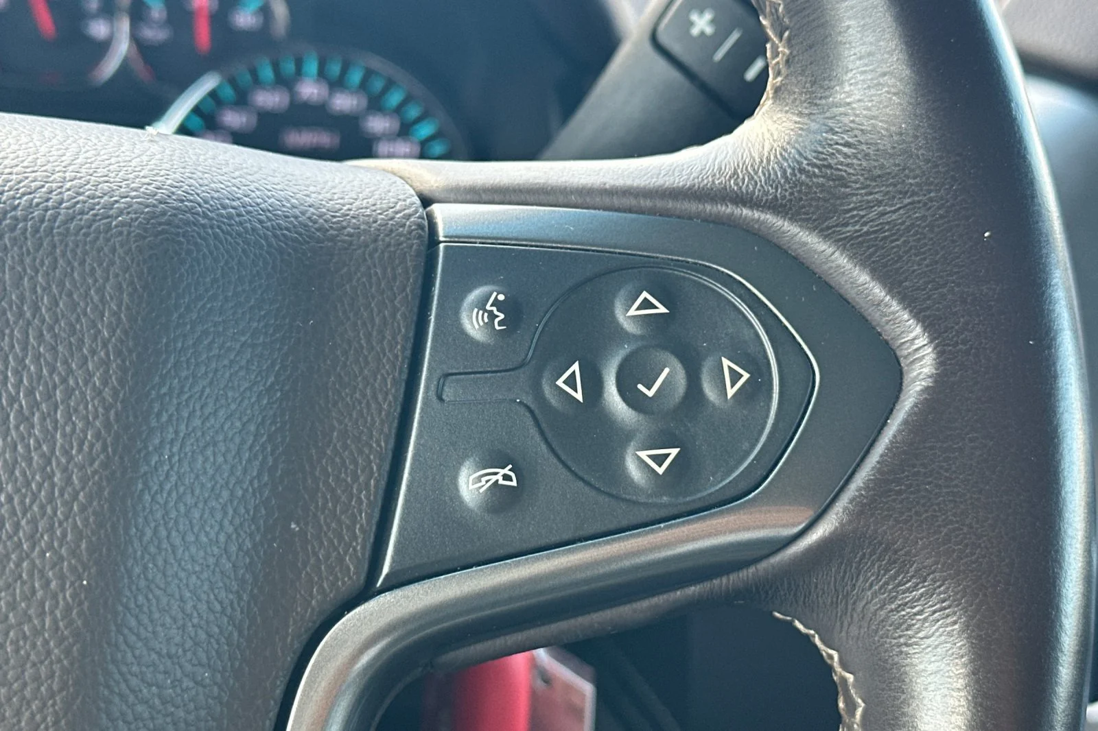 Used 2017 Iridescent Pearl Tricoat Chevrolet LT image 26