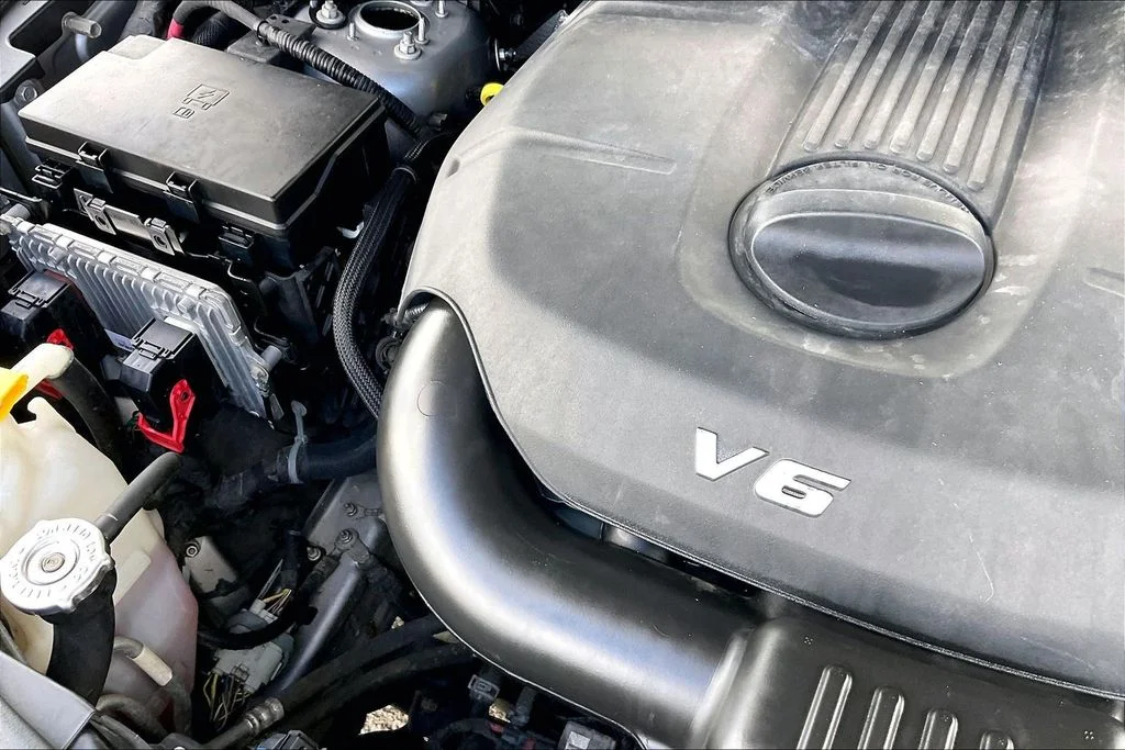 Used 2015 Silver Dodge Limited image 30