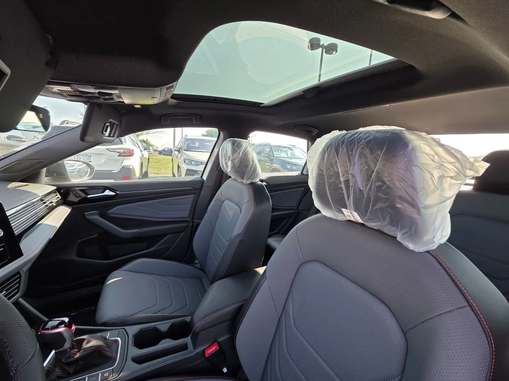 New 2026 Pure White w/Deep Black Roof Volkswagen 2.0T Autobahn image 18