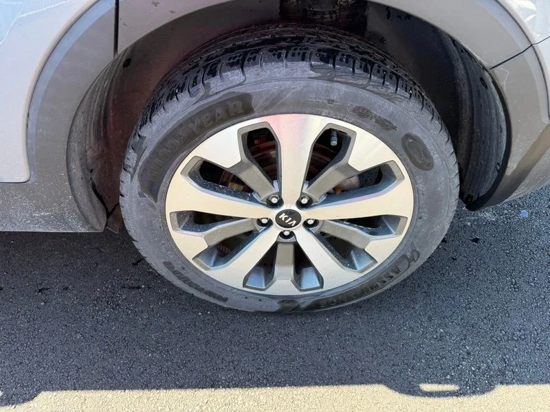 Used 2020 Silver Kia S image 18
