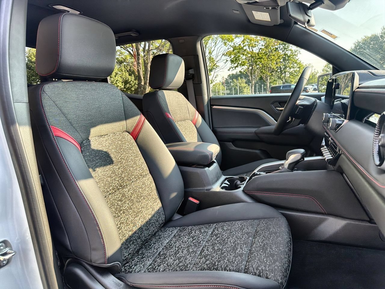Used 2024 Summit White Chevrolet Z71 image 23