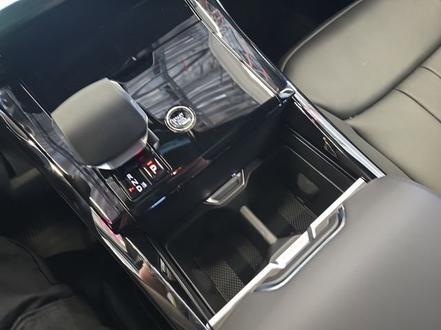 New 2026 Carpathian Grey LAND ROVER SE image 18