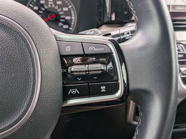 Used 2023 White Kia EX image 27