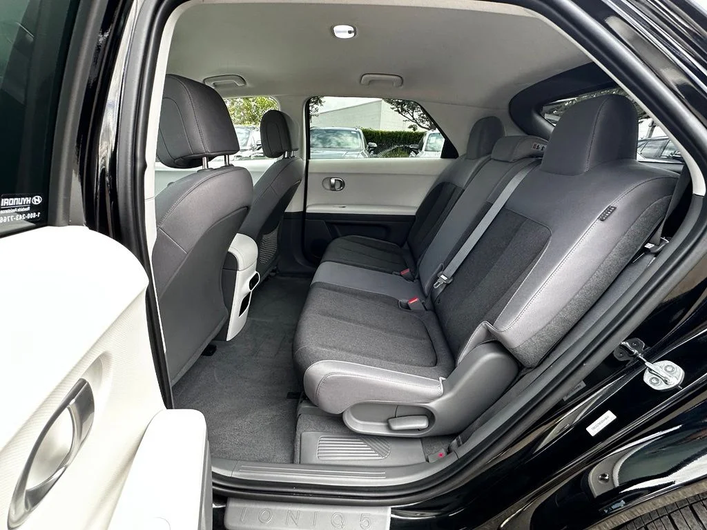 Used 2024 Black Hyundai SEL image 19