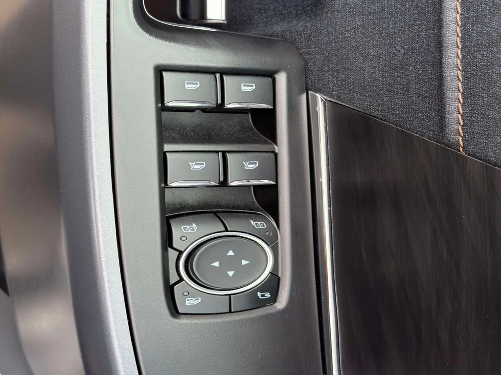 Used 2024 Oxford White Ford Lariat image 19