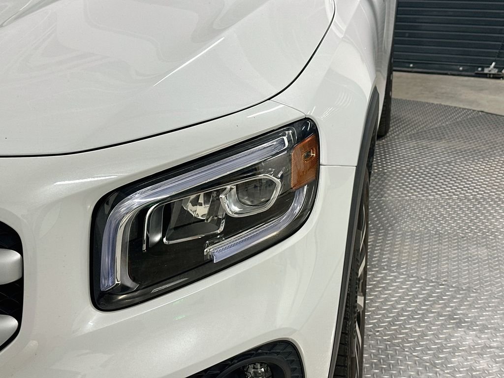 Used 2023 White Mercedes-Benz GLB 250 image 31