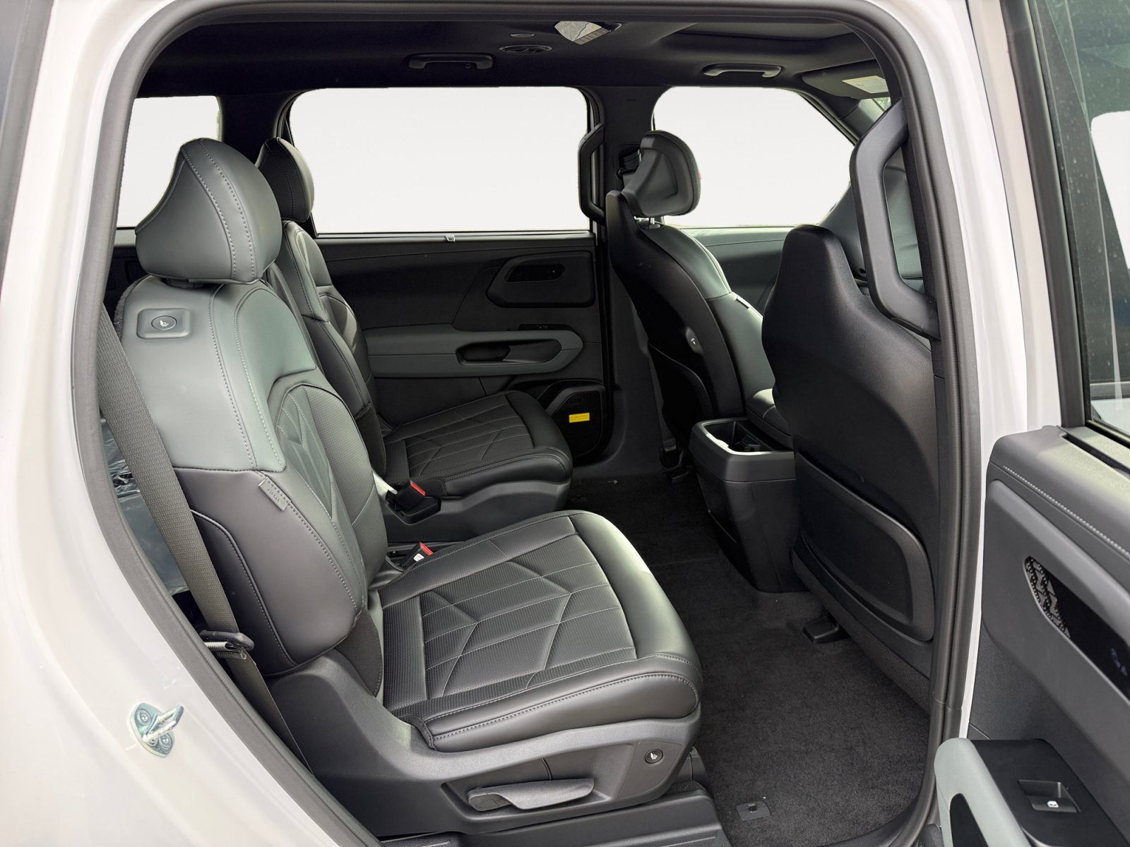 New 2027 Glacial White Pearl Kia X-LINE SX image 18