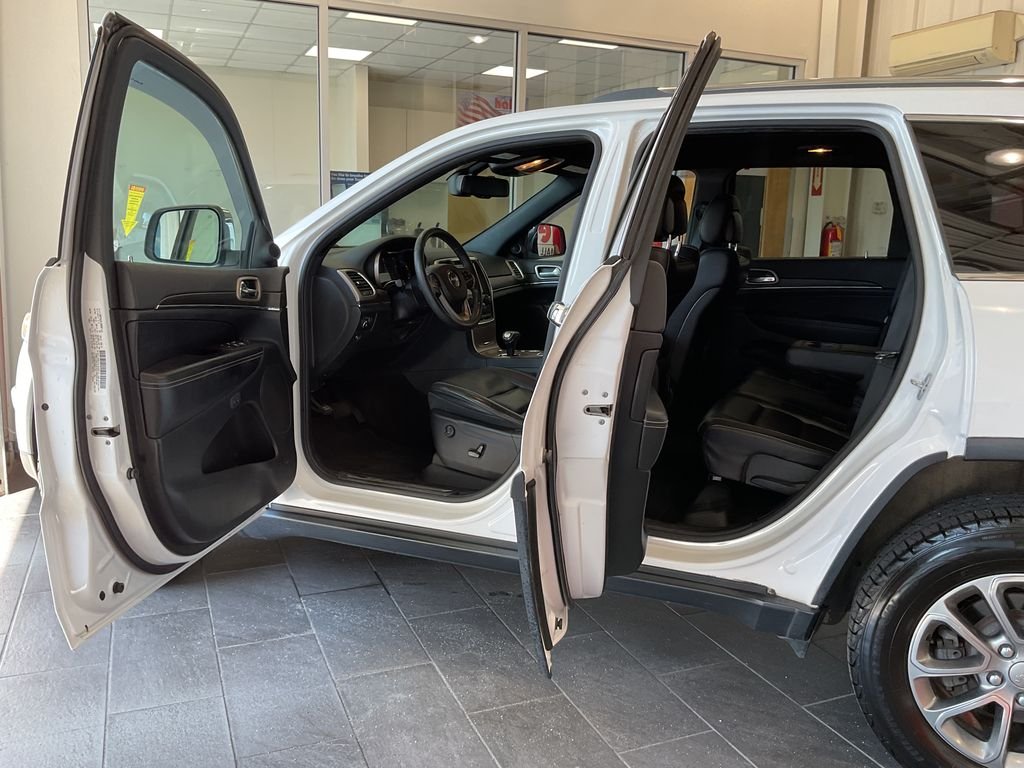 Used 2015 White Jeep Limited image 11