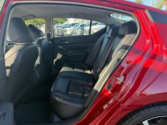 Used 2022 Red Nissan 2.5 SR image 10