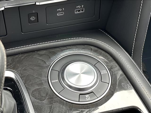 Used 2023 Anthracite Gray INFINITI LUXE image 28