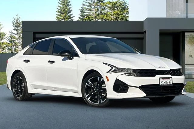 Used 2022 White Kia GT-Line image 2
