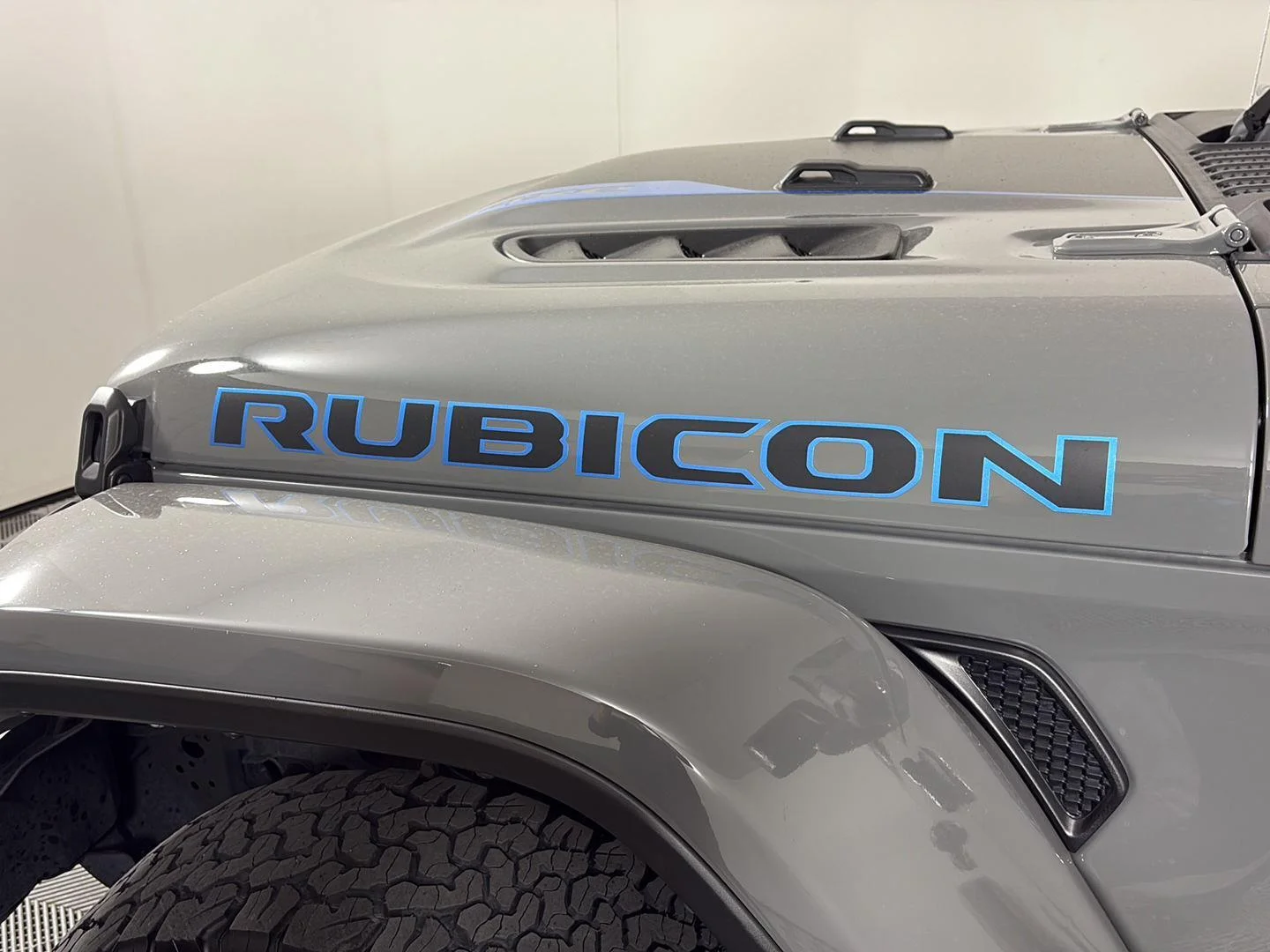 Used 2023 Sting-Gray Clearcoat Jeep Rubicon image 13