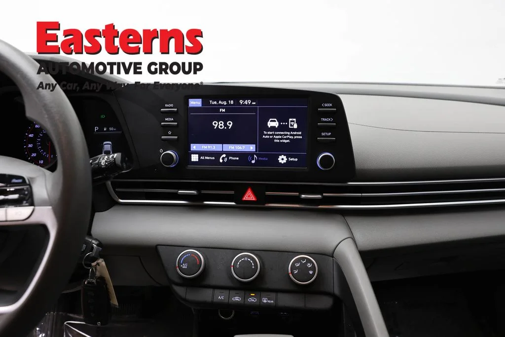 Used 2023 Red Hyundai SE image 12