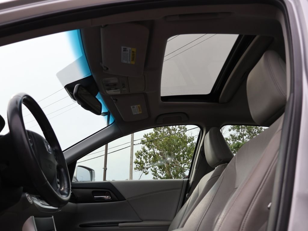 Used 2013  Honda EX-L image 31