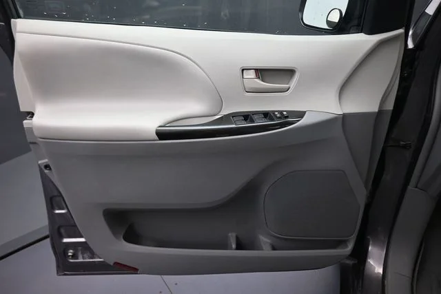 Used 2013 Gray Toyota LE image 26