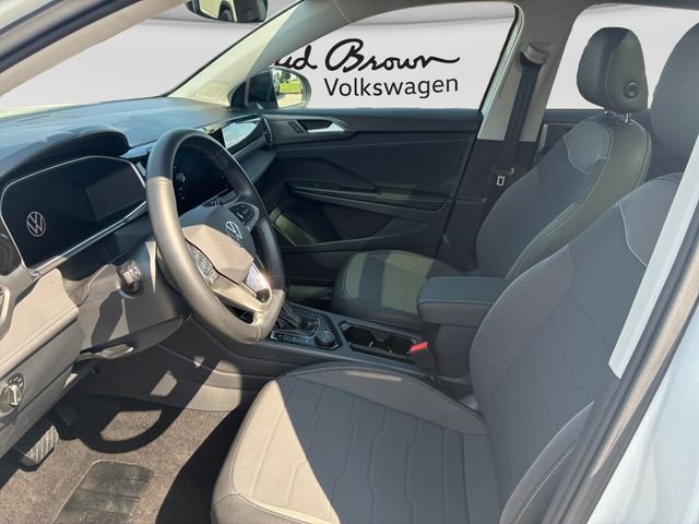 Certified Used 2025 Pure White w/Deep Black Roof Volkswagen 1.5T SE Black image 10