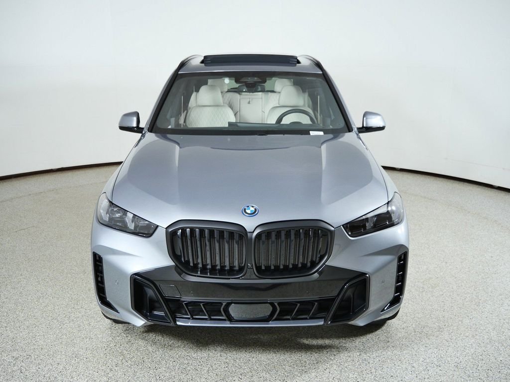 New 2026 Skyscraper Grey Metallic BMW xDrive50e image 16