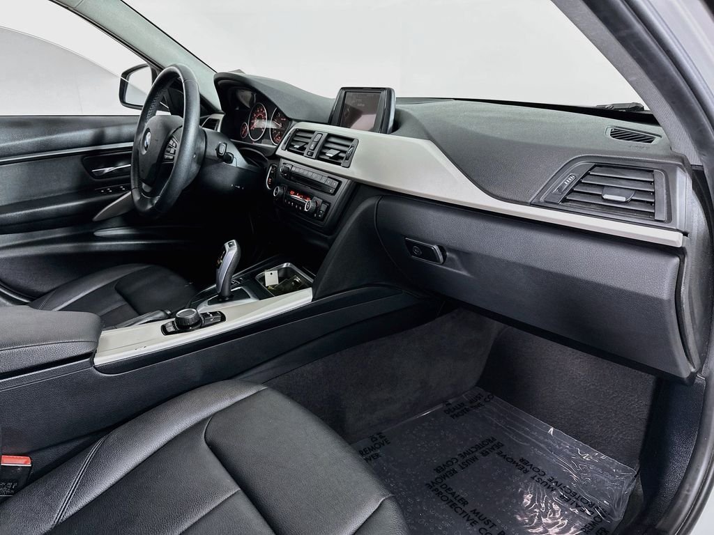 Used 2015 Alpine White BMW 320i image 27