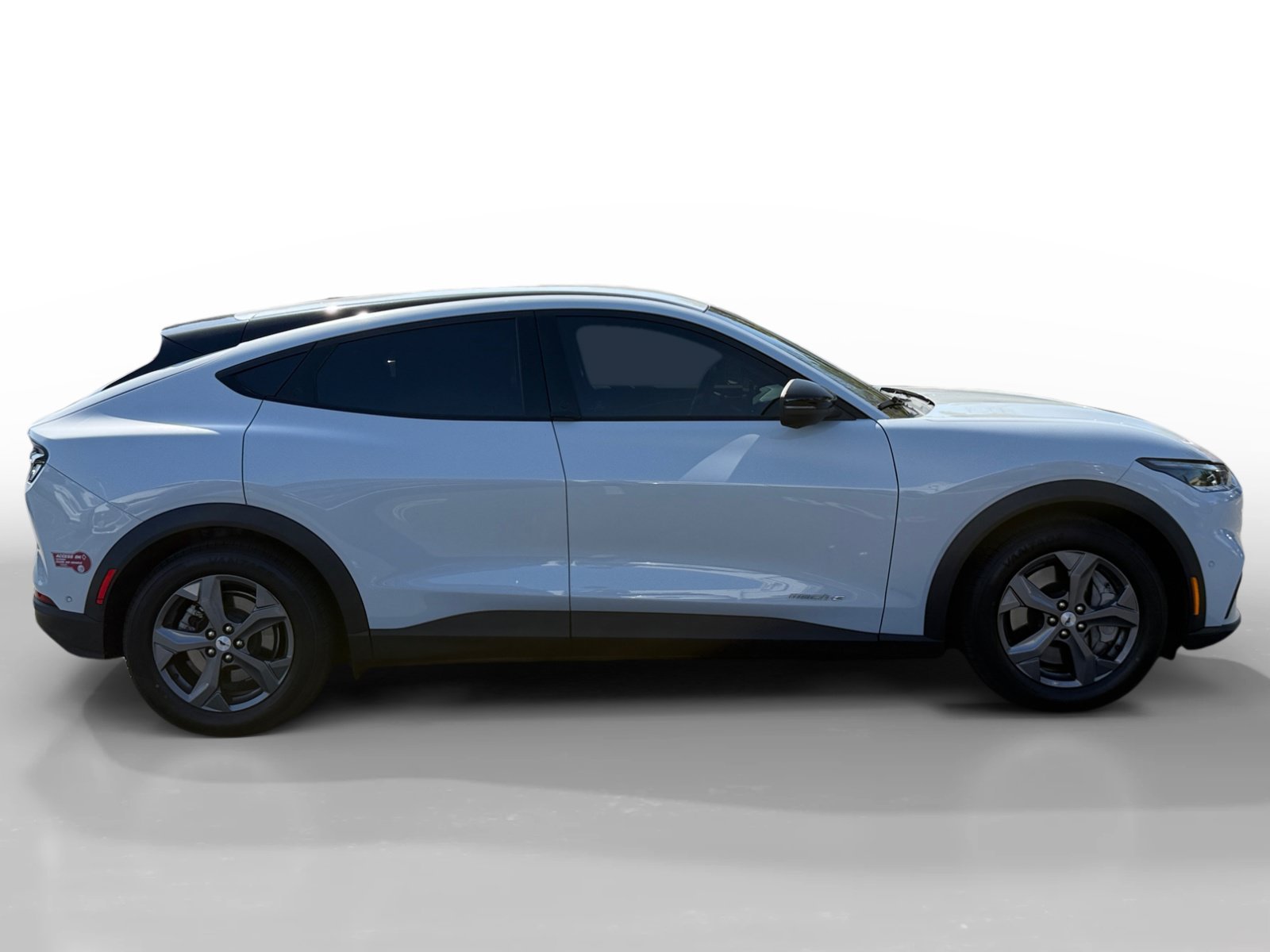Used 2023 White Metallic Ford Select image 6