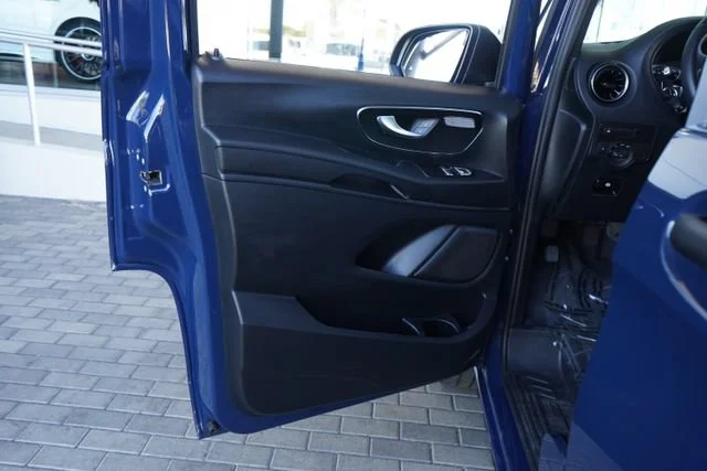 Used 2023  Mercedes-Benz 447 (VS20) image 14