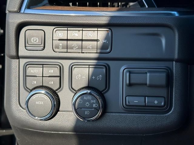 2026 Chevrolet Suburban High Country - Photo 18
