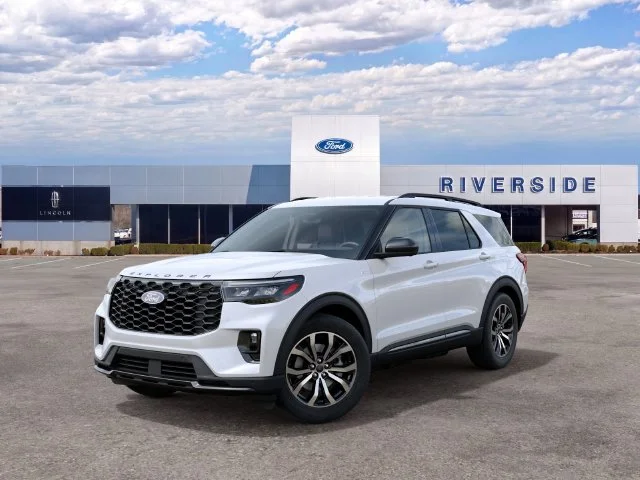 New 2027 Star White Metallic Tri-Coat Ford ST-Line image 2