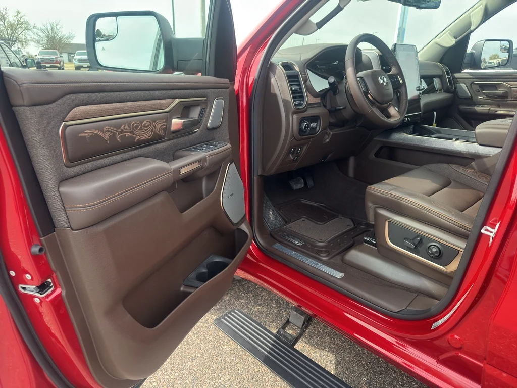 New 2026 Molten Red Pearl-Coat Exterior Paint RAM Longhorn image 12