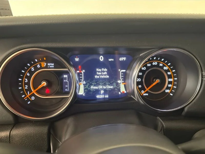 Used 2022 Silver Jeep Overland image 16
